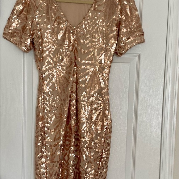 Drark Blush Pink Sequin Short Sleeve Dress 
Crew Neck, Back V-Neck Lined Size L - Picture 3 of 6